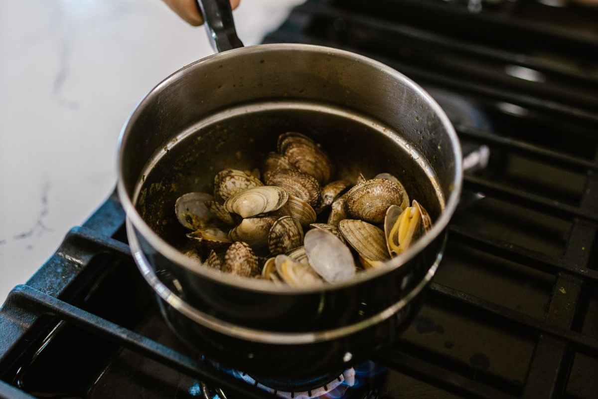 vongole in una pentola