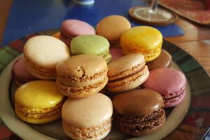 macarons in un piatto
