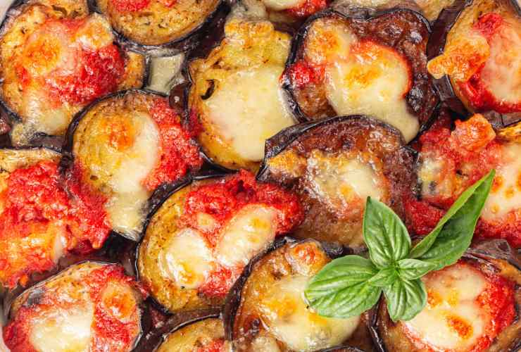melanzane con pomodoro e mozzarella