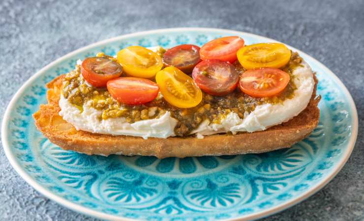 bruschetta burrata e pomodorini