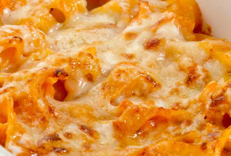 pasta al forno con pomodoro e mozzarella