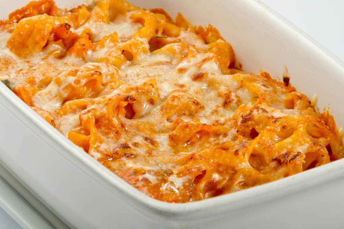 teglia di nidi di tagliatelle al forno