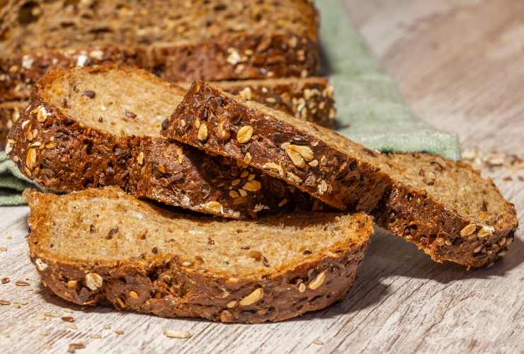 fette di pane proteico con i semi
