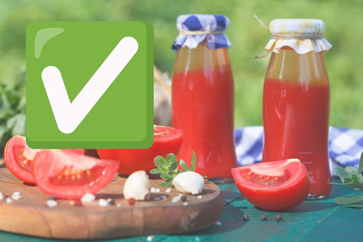 bottiglie pomodoro e v verde