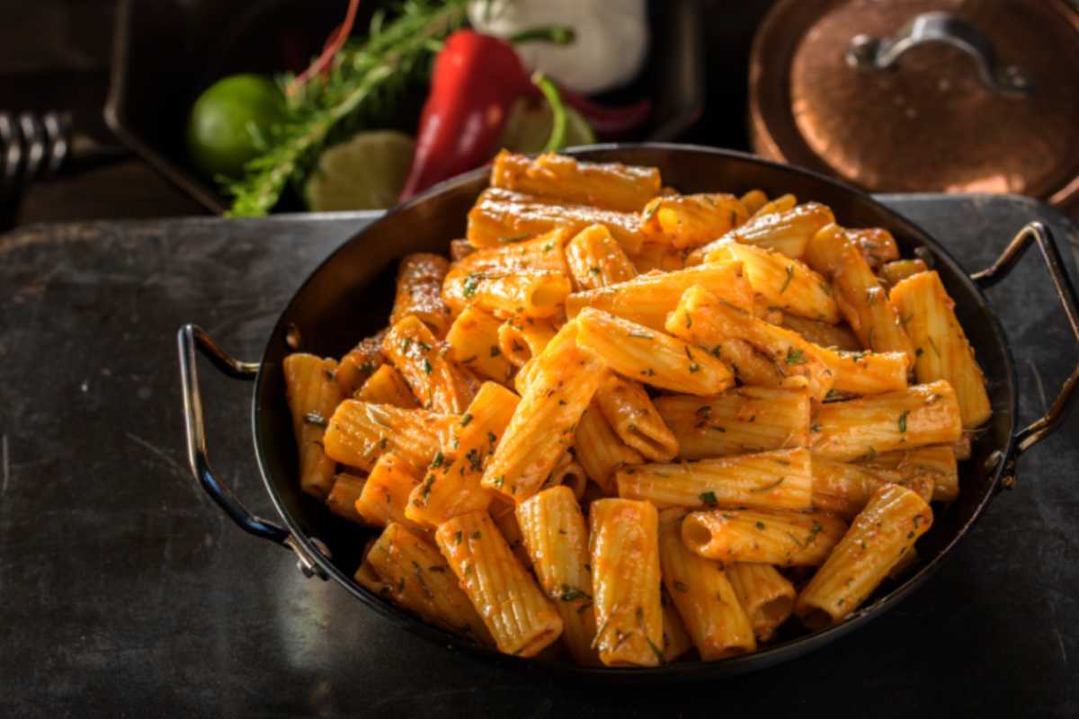 rigatoni al pomodoro in pentola