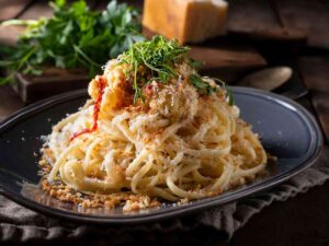 spaghetti con peperoncino e pangrattato