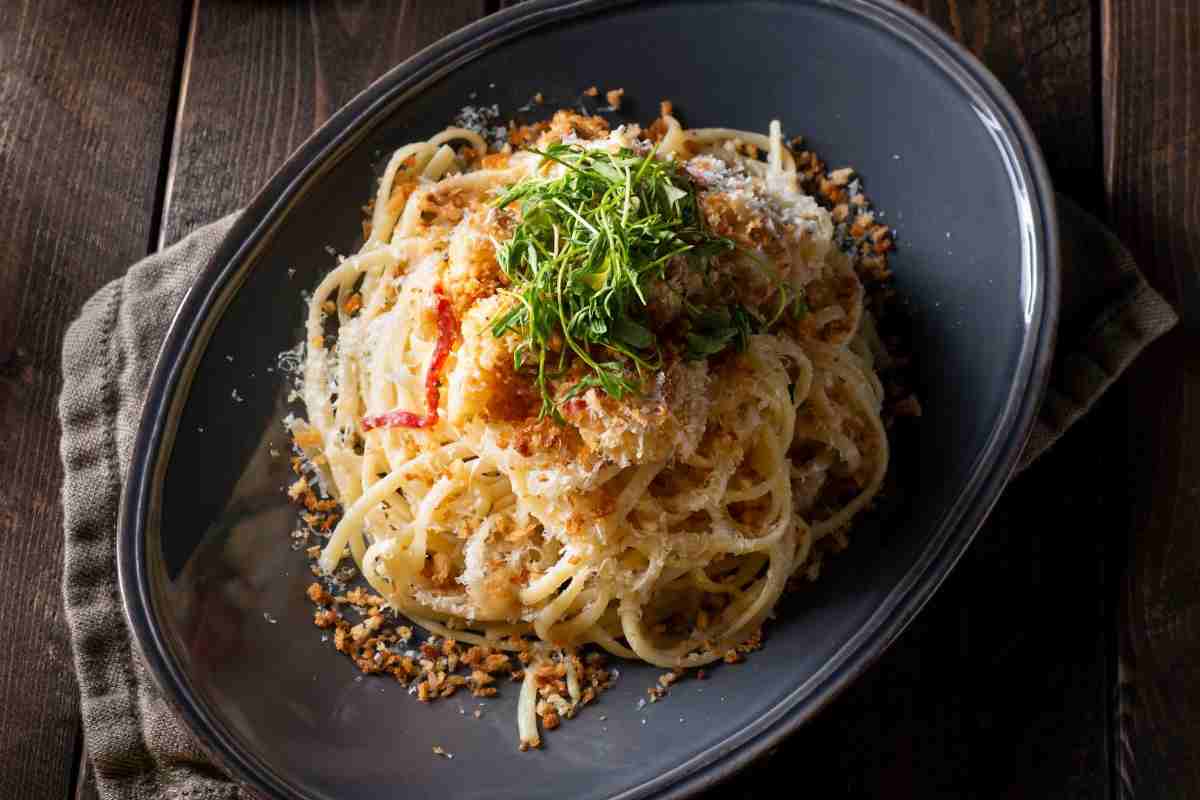 spaghetti con pangrattato e peperoncino