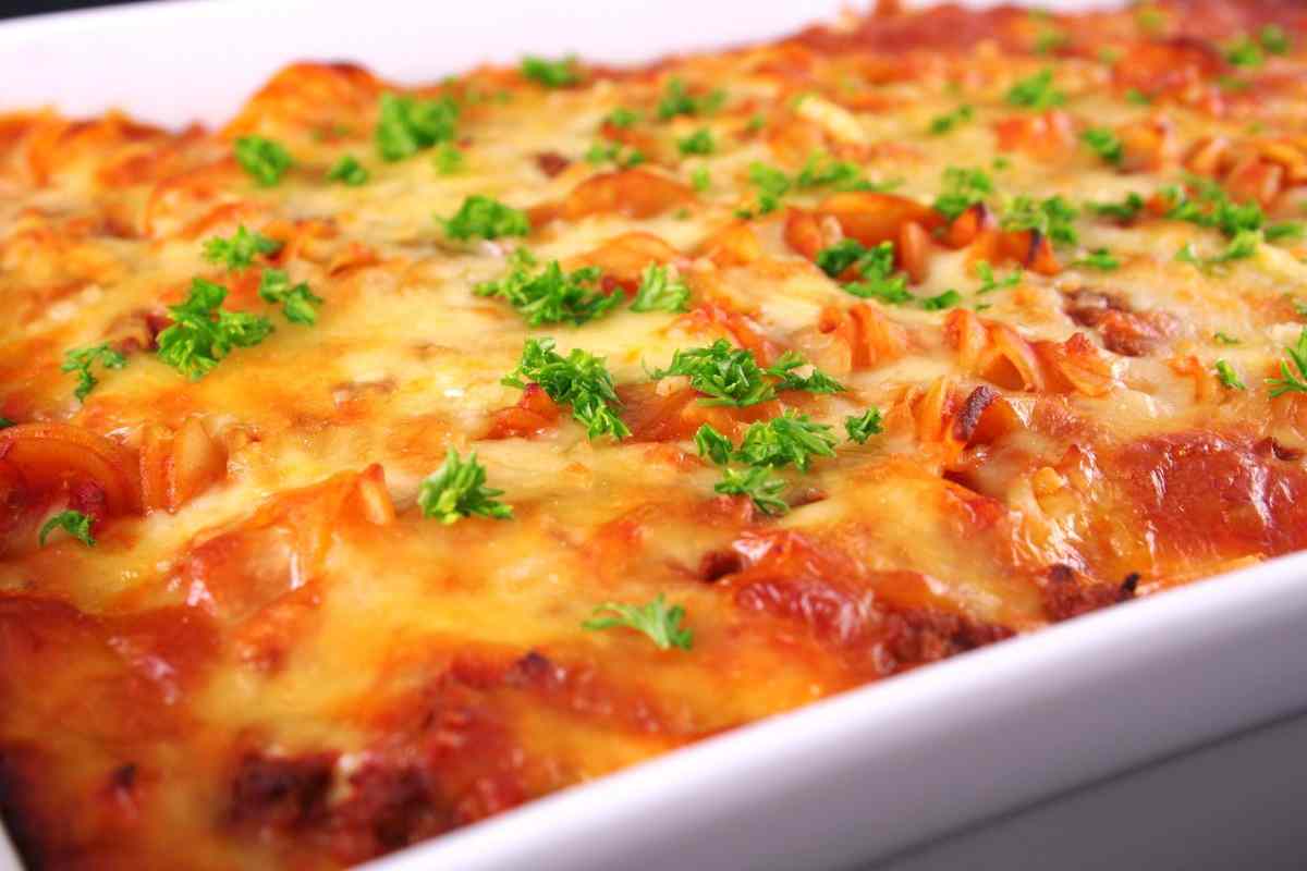 sformato di pasta con mozzarella e pomodoro