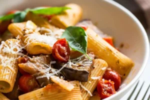 pasta melanzane pomodori e provola