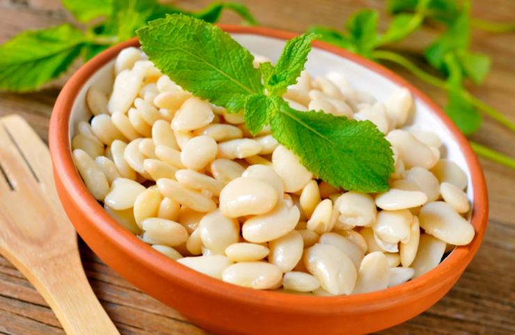 fagioli bianchi dentro ad una ciotola