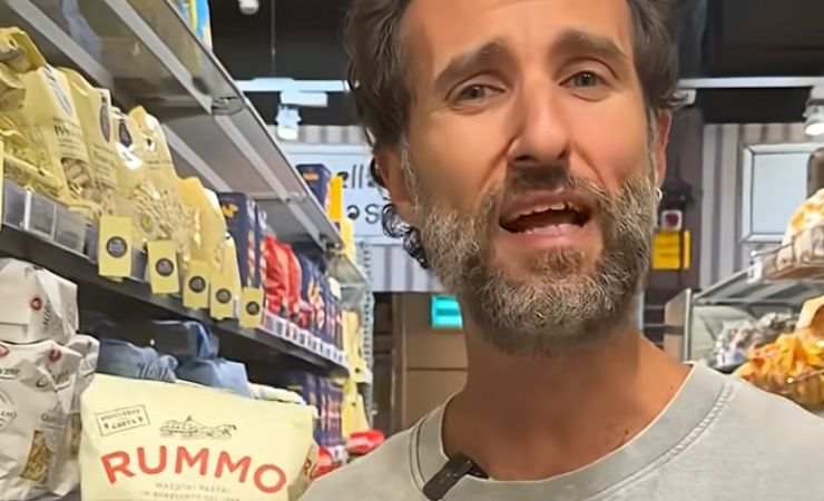 ragazzo con pasta rummo