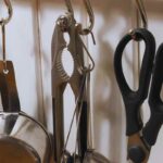 forbici, colino e schiaccianoci