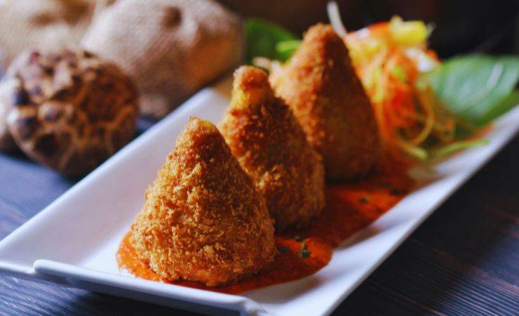 arancini su piatto