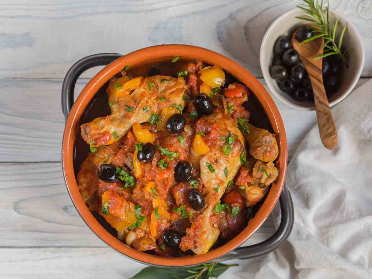 pollo con pomodoro e olive