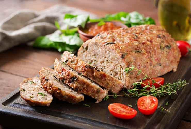 polpettone di carne tagliato