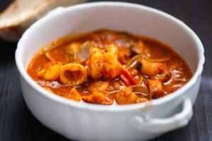 Zuppa di pesce con salsa di pomodoro