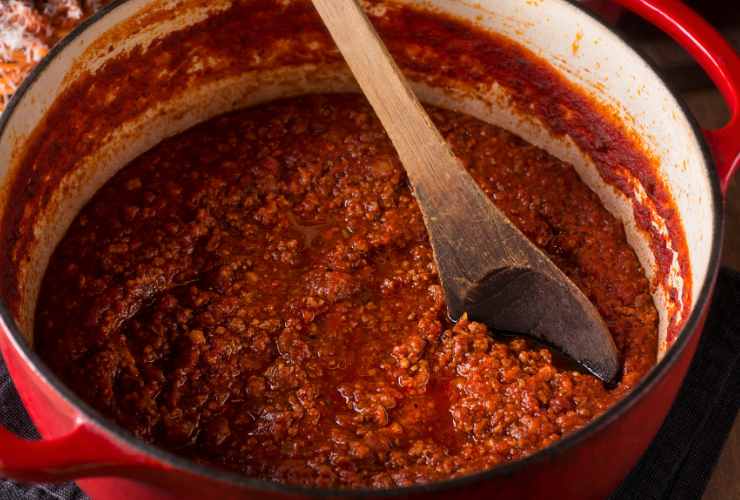 ragù di carne nella pentola