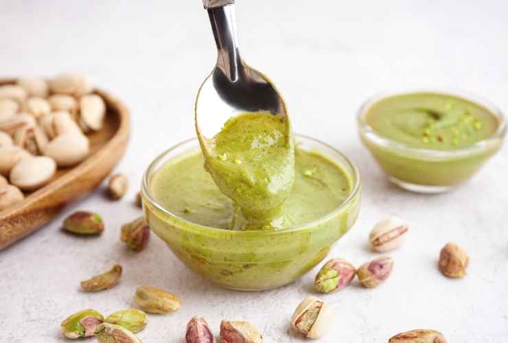 ciotoline di crema di pistacchi e pistacchi sfusi