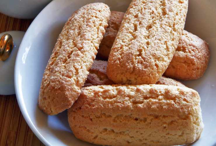 biscotti da latte in una ciotola