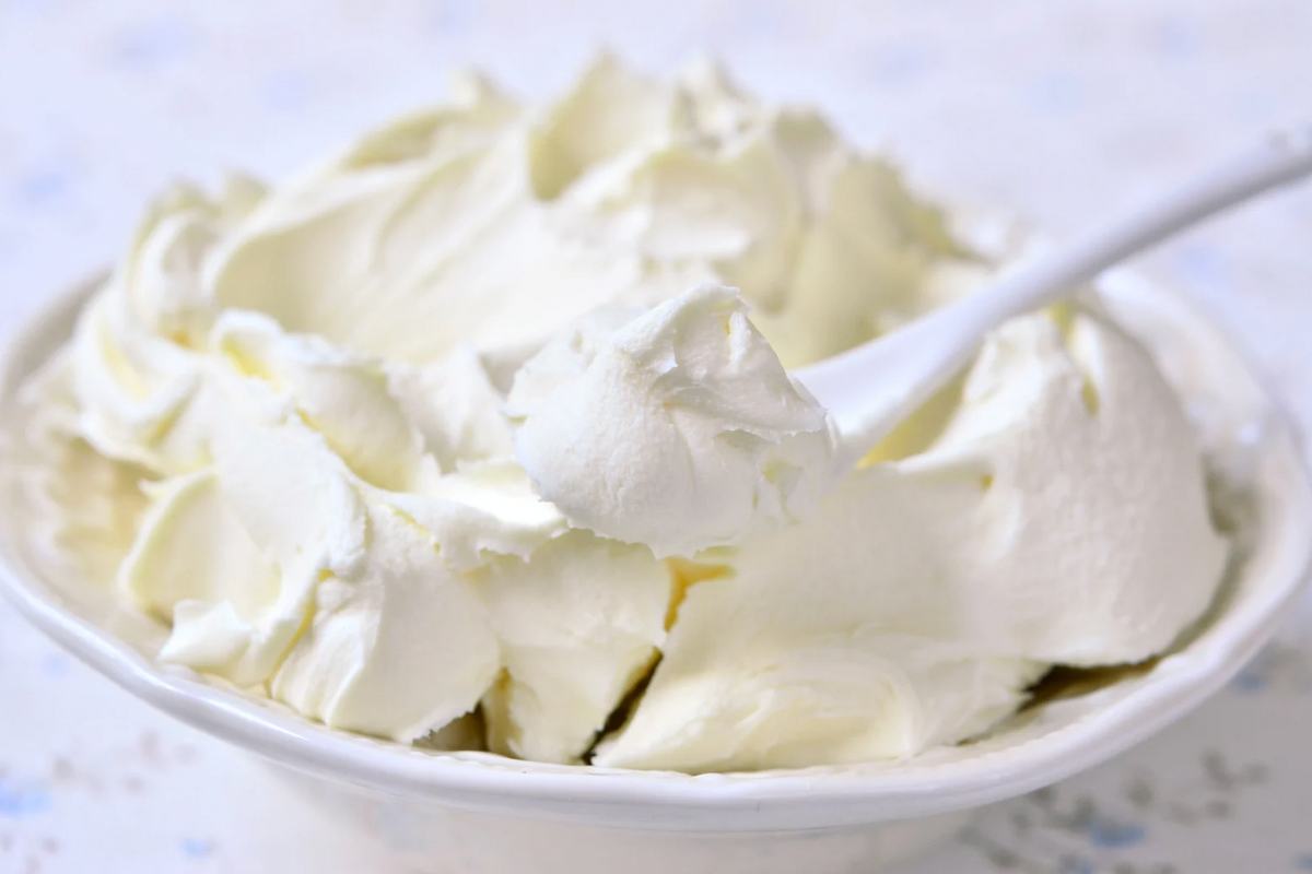 Ciotola con mascarpone fresco