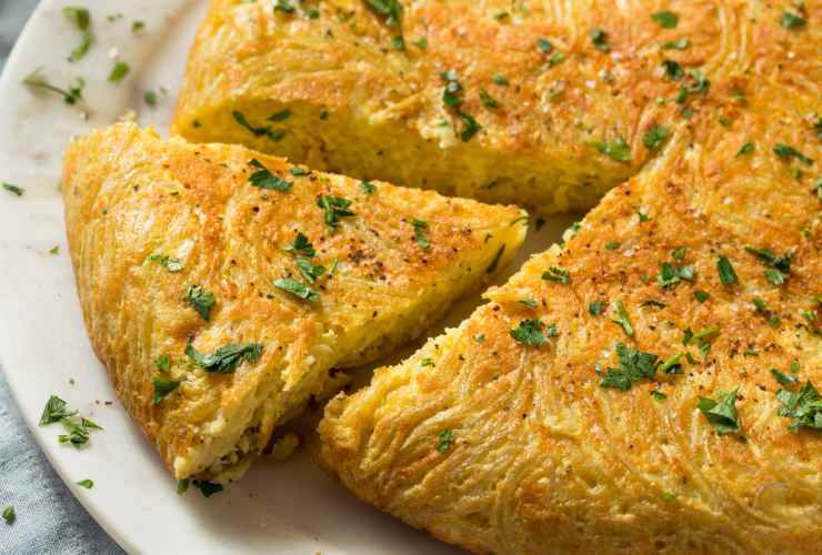 fetta di frittata di spaghetti