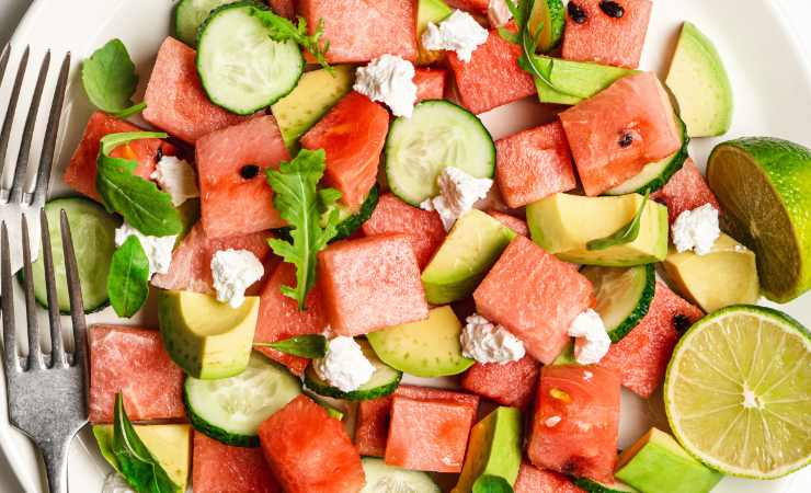 insalata di anguria, cetrioli e avocado