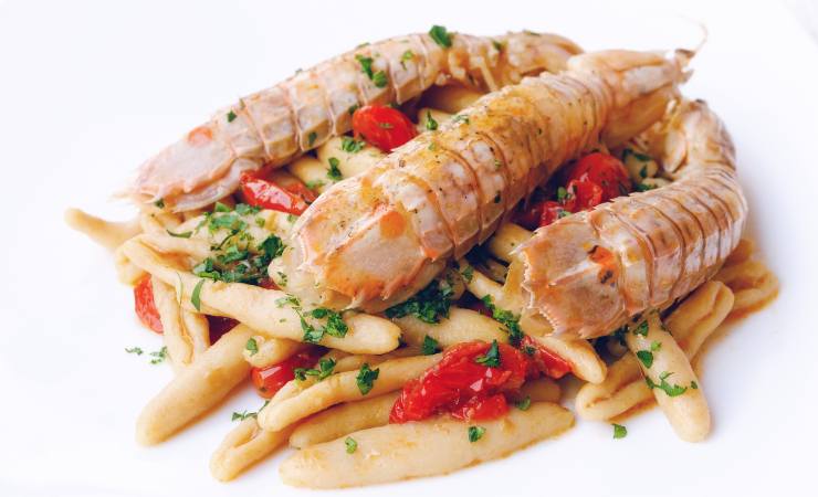 pasta con cicale e pomodorini