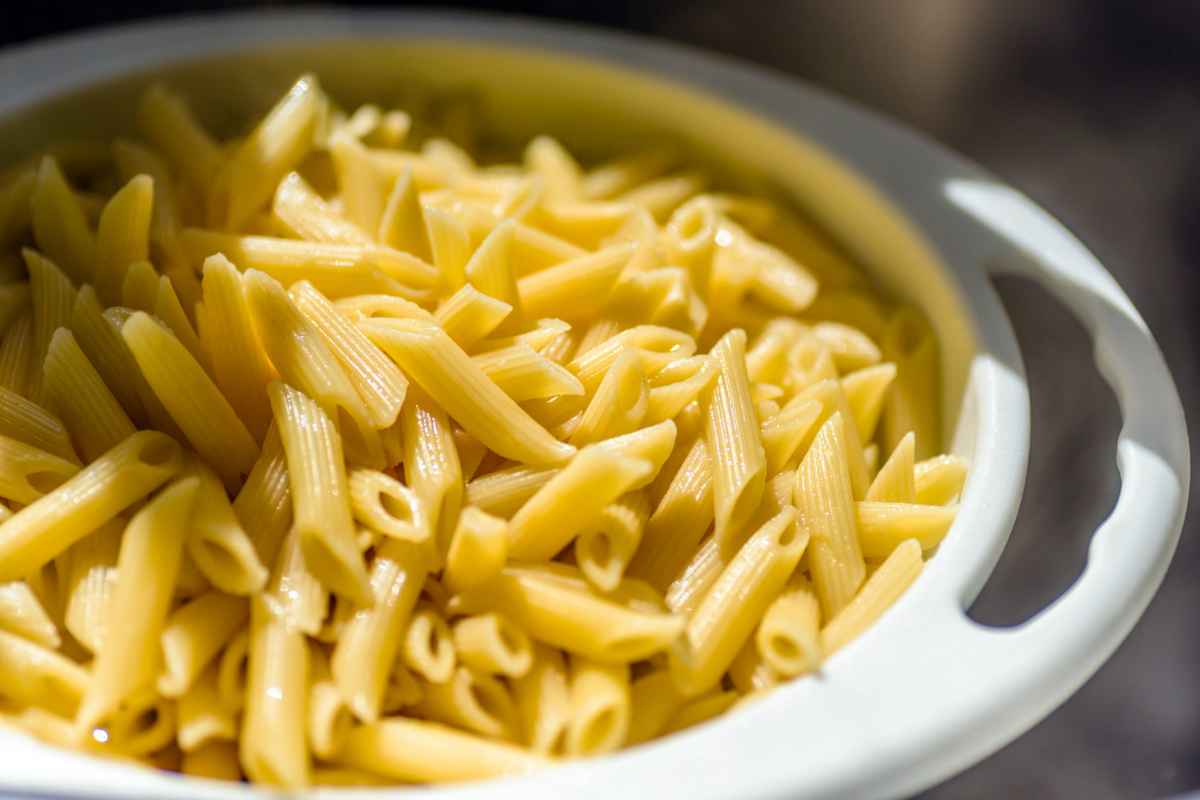 Penne nello scolapasta