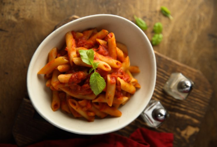 penne con sugo di pomodoro