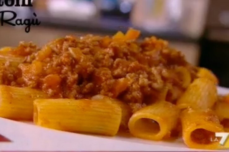 piatto di rigatoni al ragù di carne