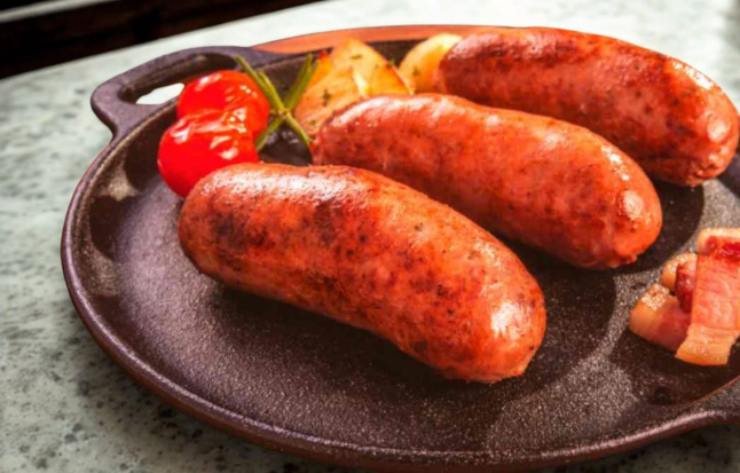 salsicce su un piatto
