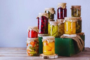 barattoli con le conserve