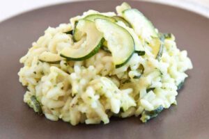 risotto con le zucchine nel piatto