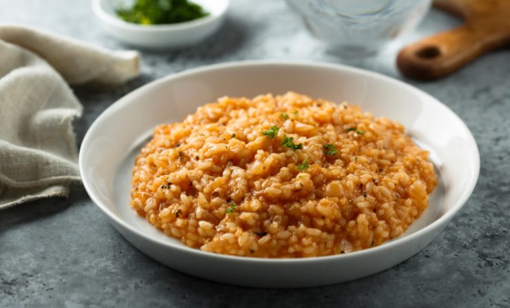 risotto al pomodoro in un piatto