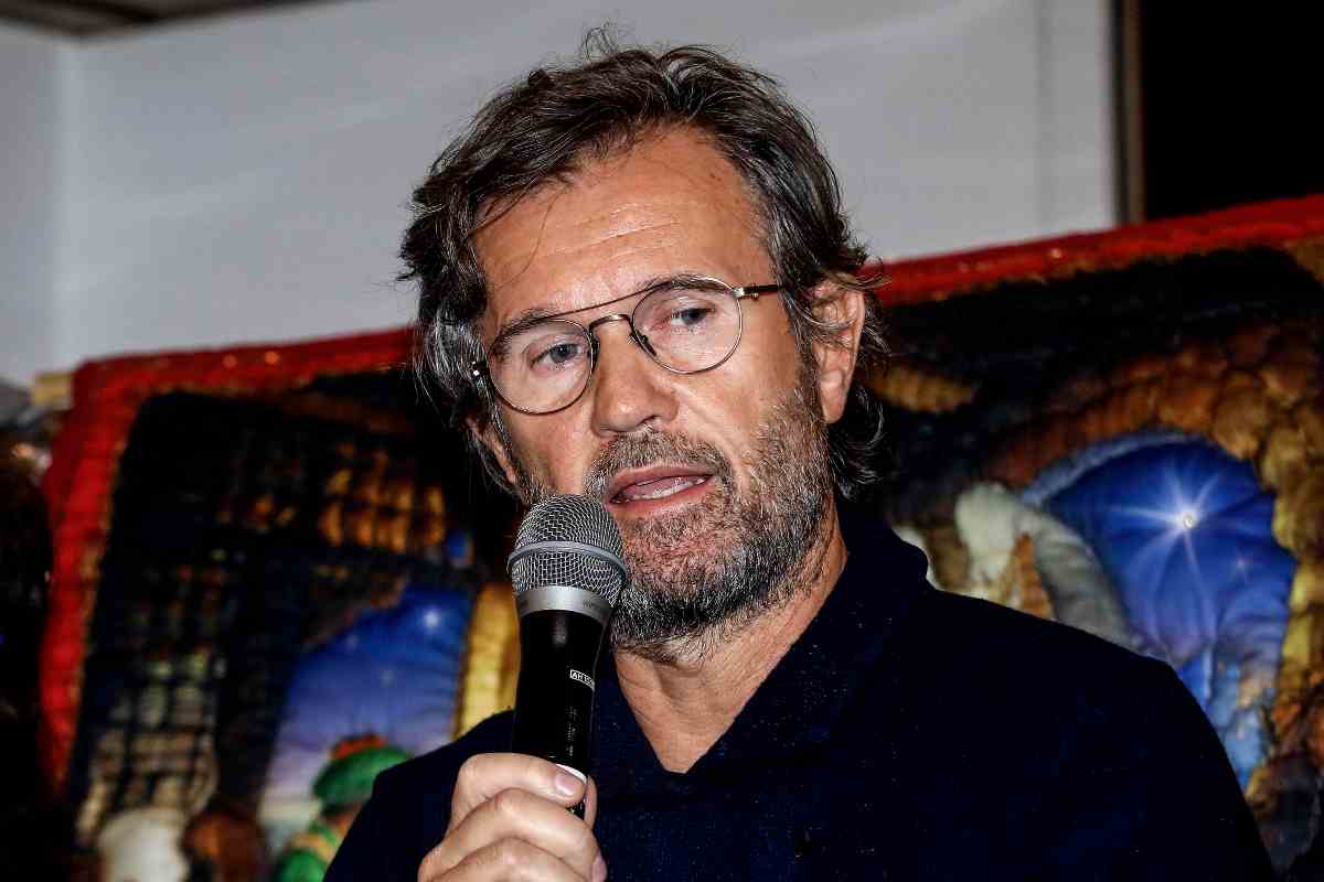 carlo cracco con microfono