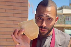 ruben con del cibo