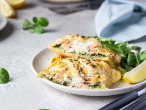 una sfoglia farcita con salmone e ricotta