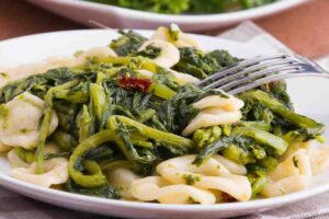 piatto con orecchiette e cime di rapa