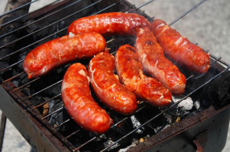 salsicce sulla griglia