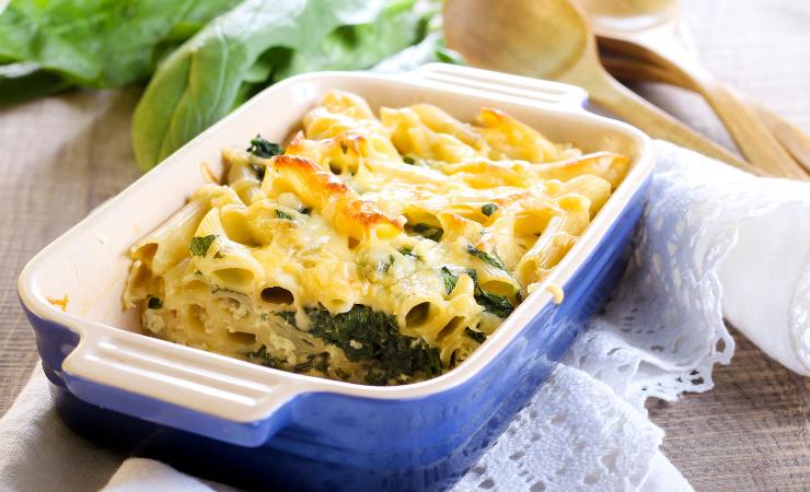 Teglia con pasta al forno con verdure