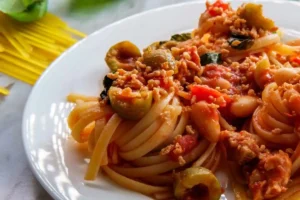 spaghetti pomodoro e olive verdi