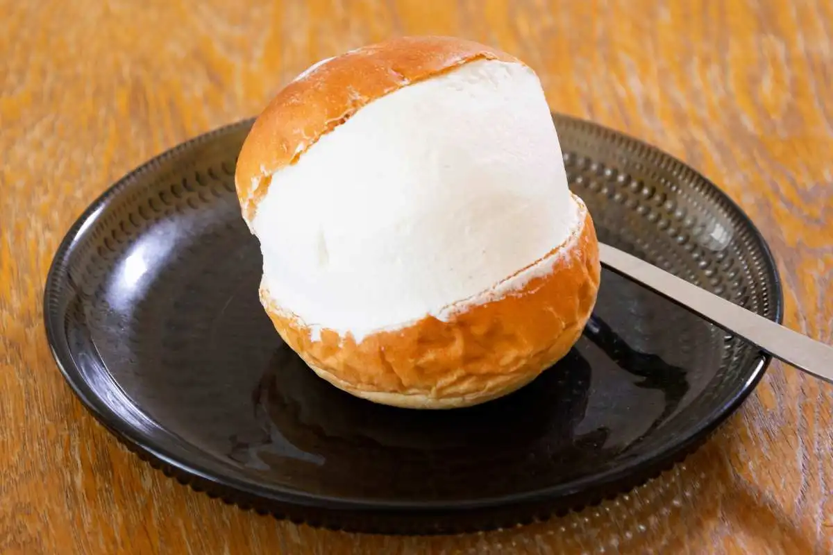 piattino con maritozzo