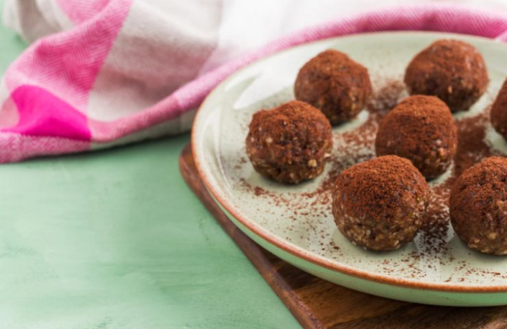 tartufini dolci ricoperti di cacao