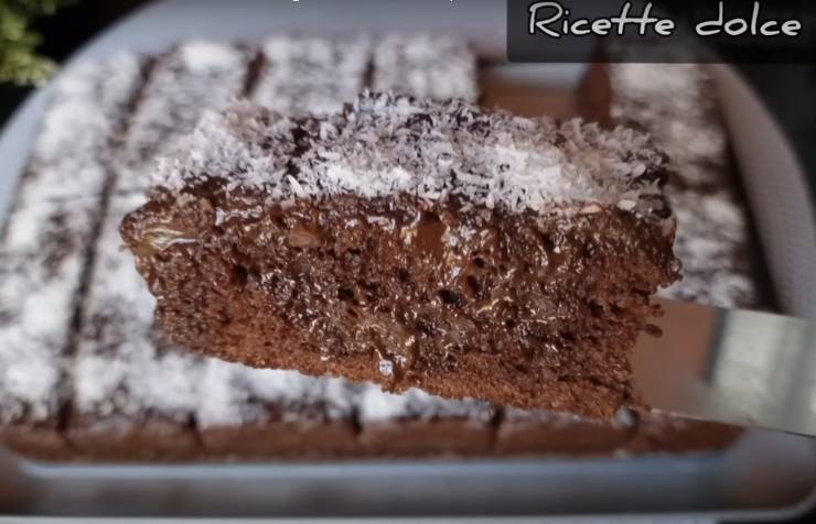 fetta di torta al cioccolato