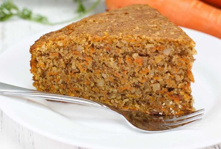 fetta di torta camilla nel piattino
