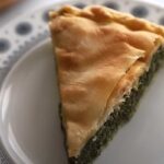 una fetta di torta pasqualina