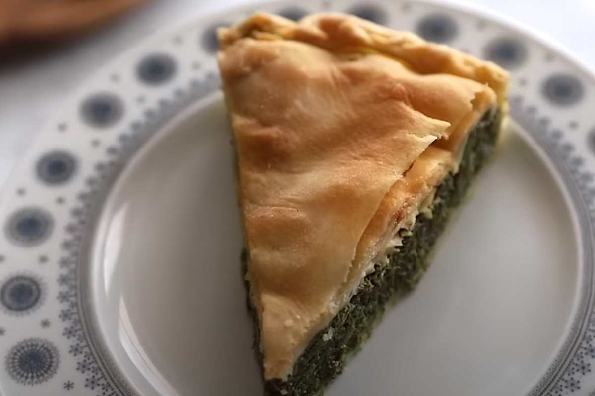 una fetta di torta pasqualina