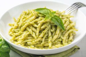 piatto do trofie al pesto
