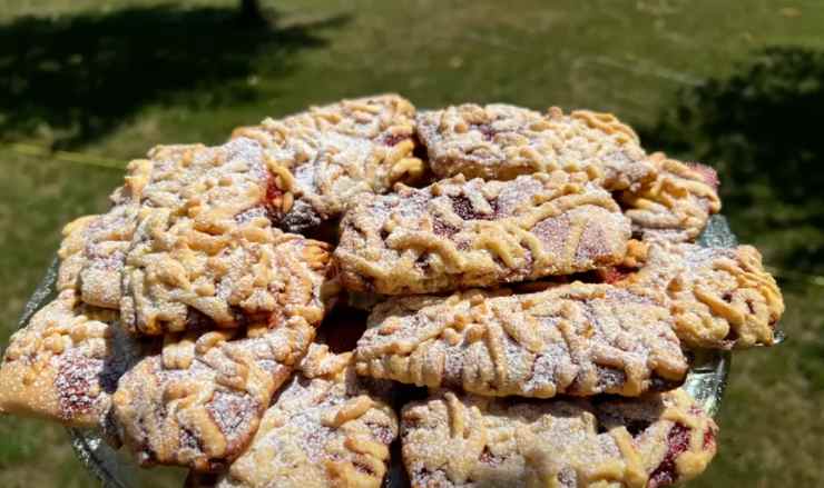 biscotti su un piatto
