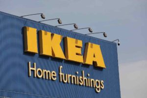 Punto vendita IKEA con logo